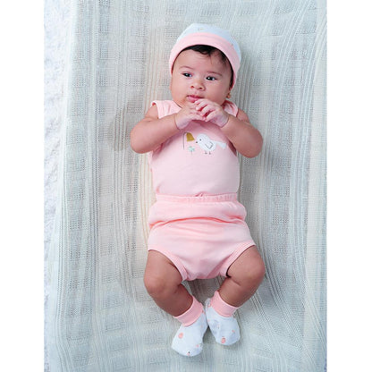 Kit Presente 5 Peças 0-6 Meses:  Camiseta, Babador, Tapa Fraldas, Touca E Sapatinho Fem Pimpolho